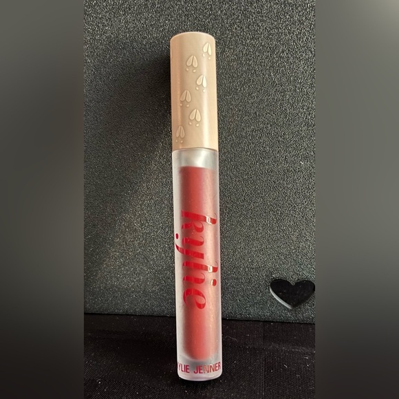 Kylie’s Bad Lil Reindeer Matte Liquid Lipstick - Picture 2 of 3